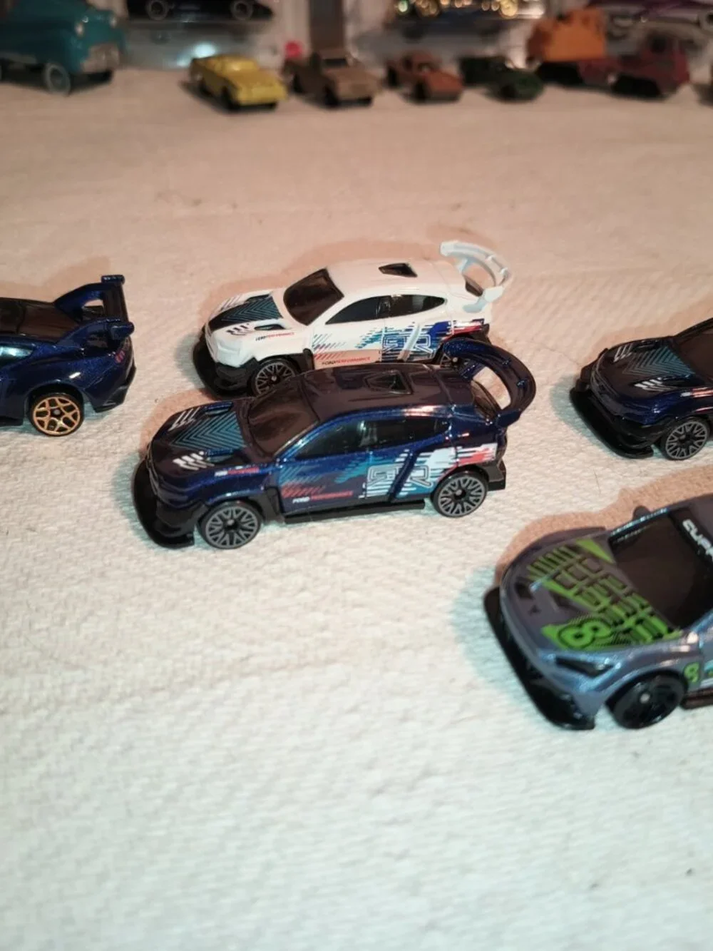 HOT WHEELS FORD MUSTANG 5-CAR LOT – MACH-E 1400 & MUSTANG GTD